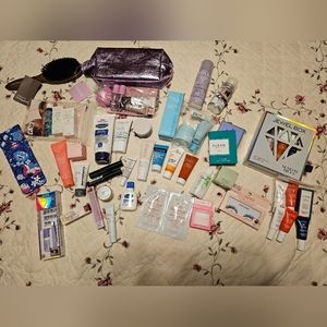 Makeup lot Sample and Deluxe Sample sizes